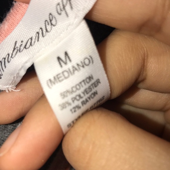 Cute flowy shirt - Picture 2 of 2